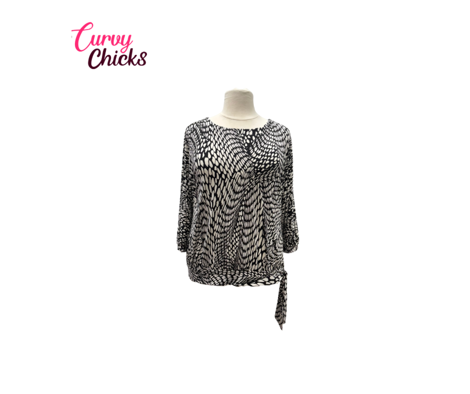 Black & White Modern Print Blouse – Chico’s (Size 3)
